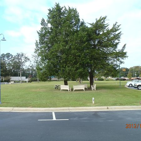 Days Inn By Wyndham Alexander City Dış mekan fotoğraf
